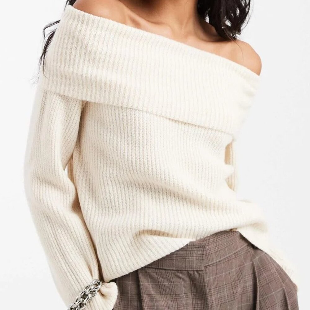 Guess Los Angeles White Off the Shoulders Sweather